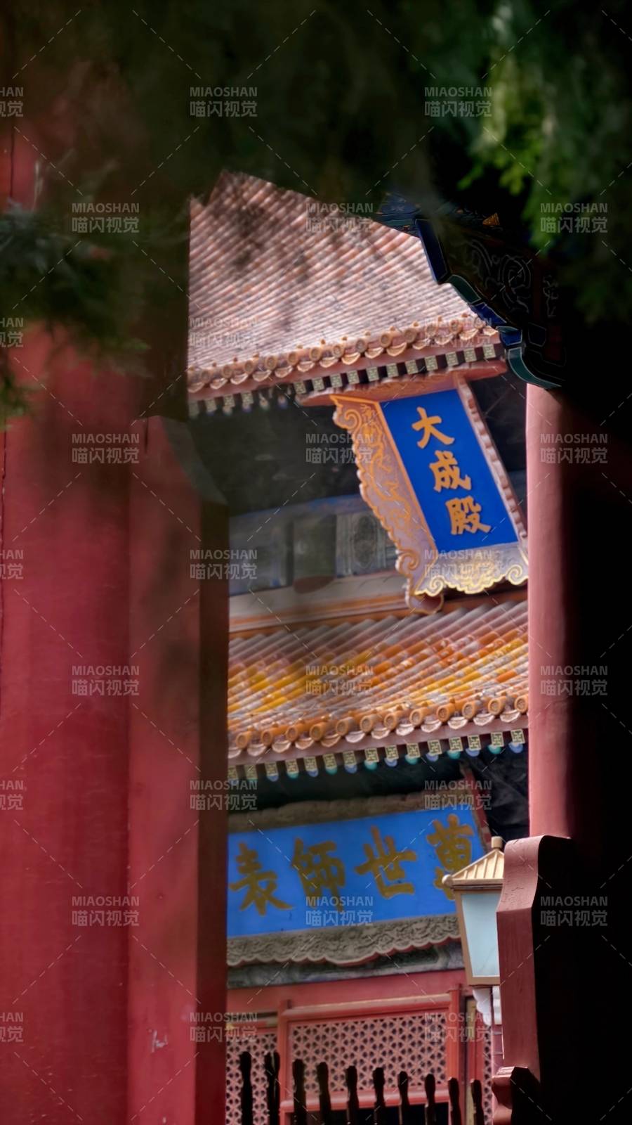 古建筑中的 大成殿 牌匾