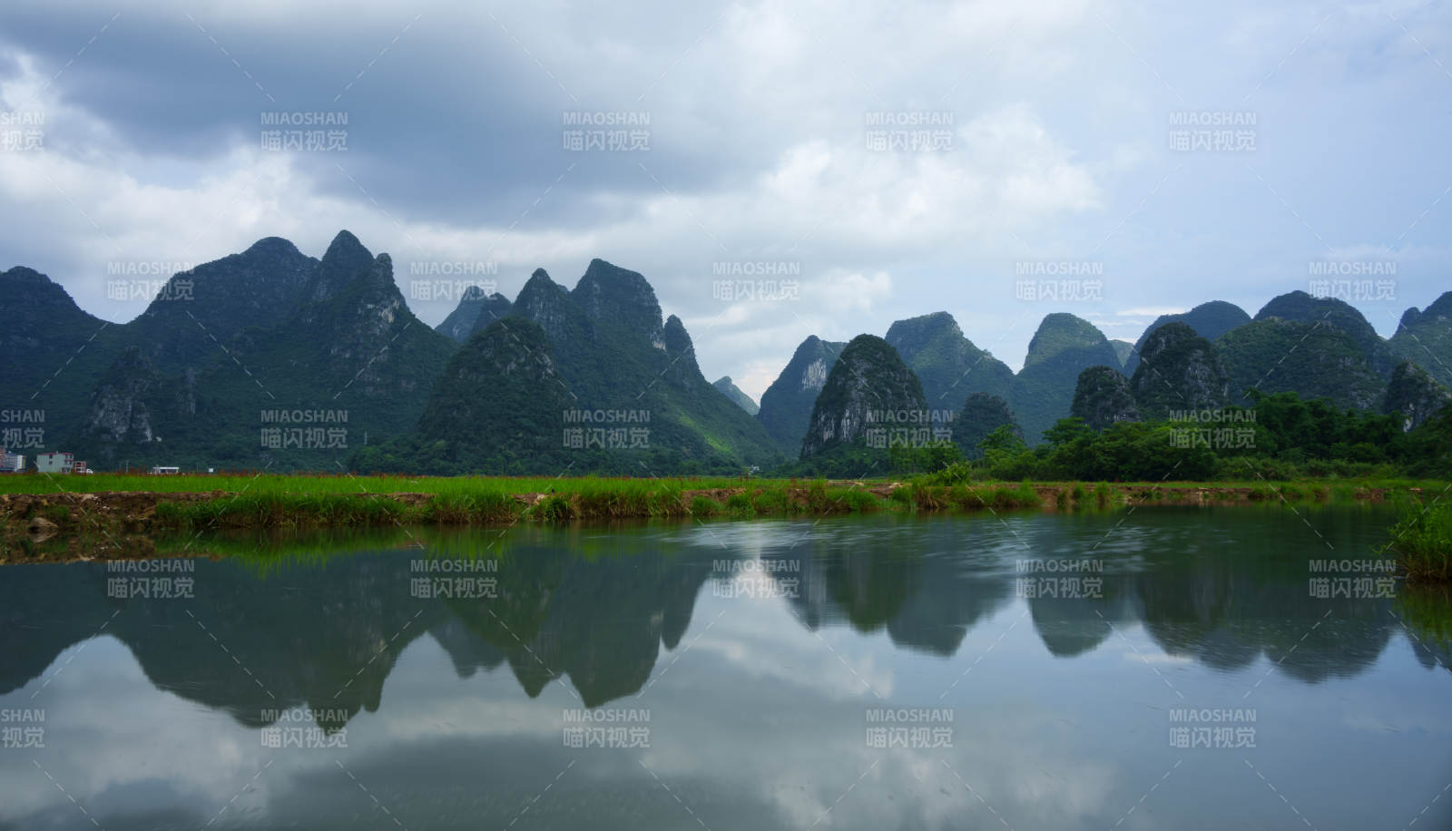 桂林山水倒影 靜謐如畫