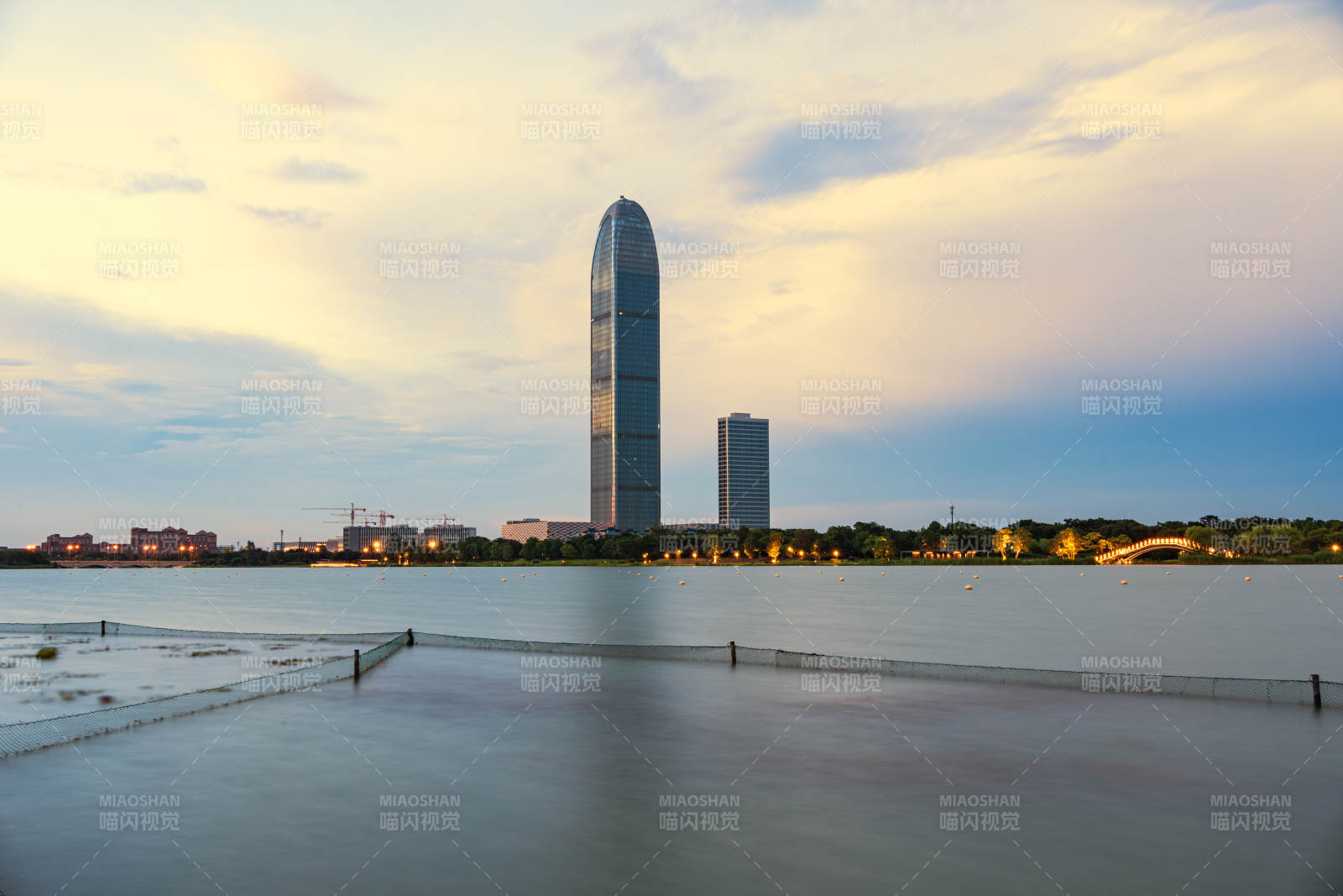 湖畔高樓夜景--海寧