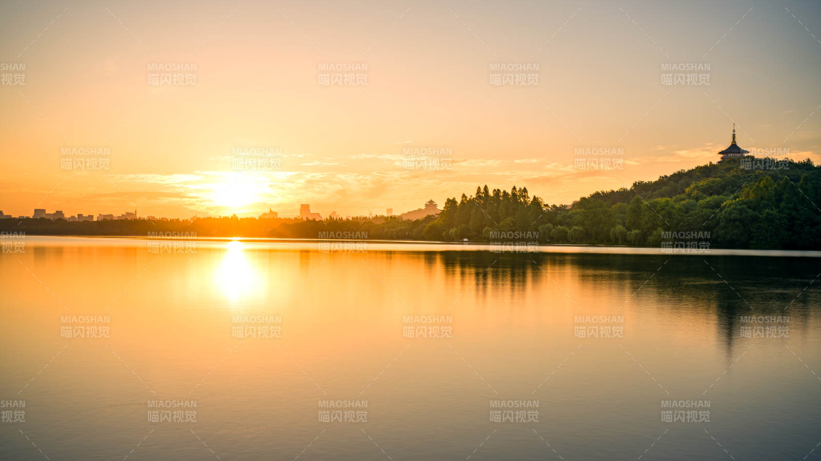 湖畔夕陽映塔影--西湖--雷峰塔
