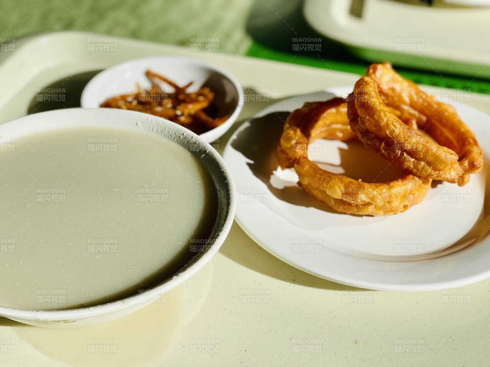 老北京豆汁和焦圈組合