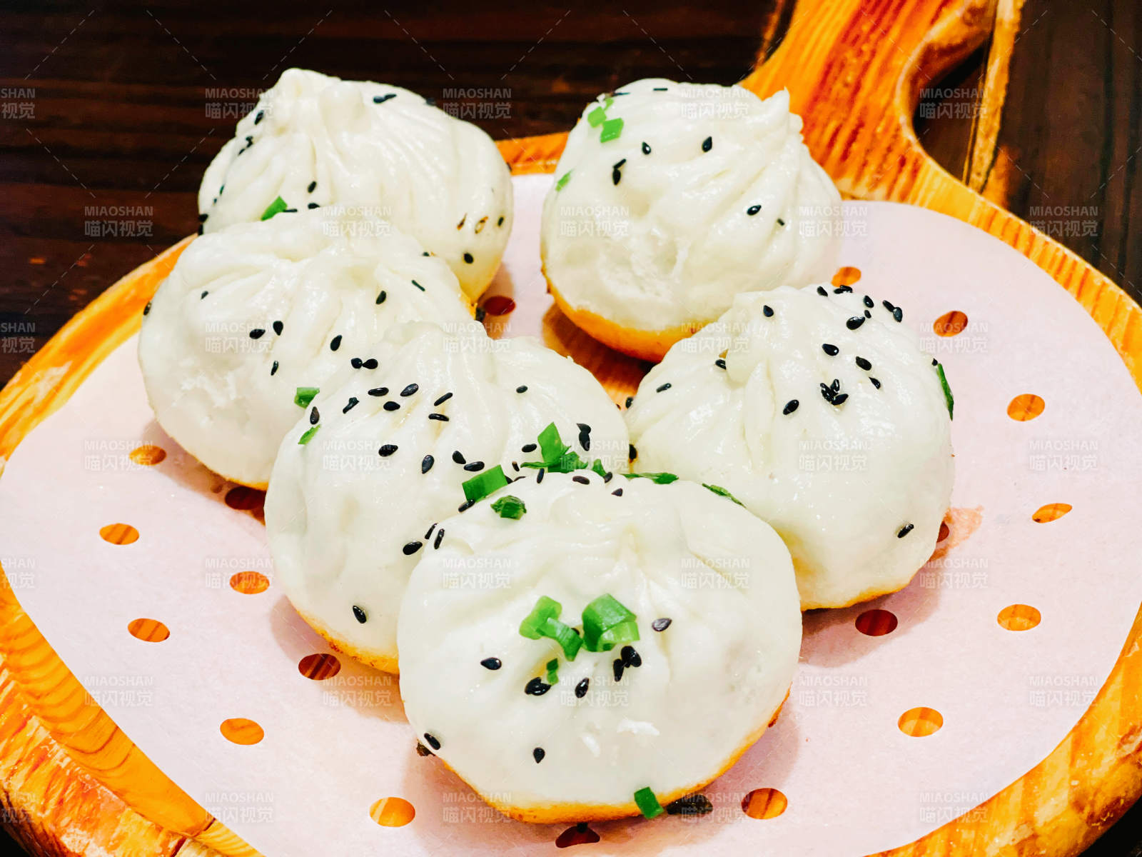 芝麻蔥花包子