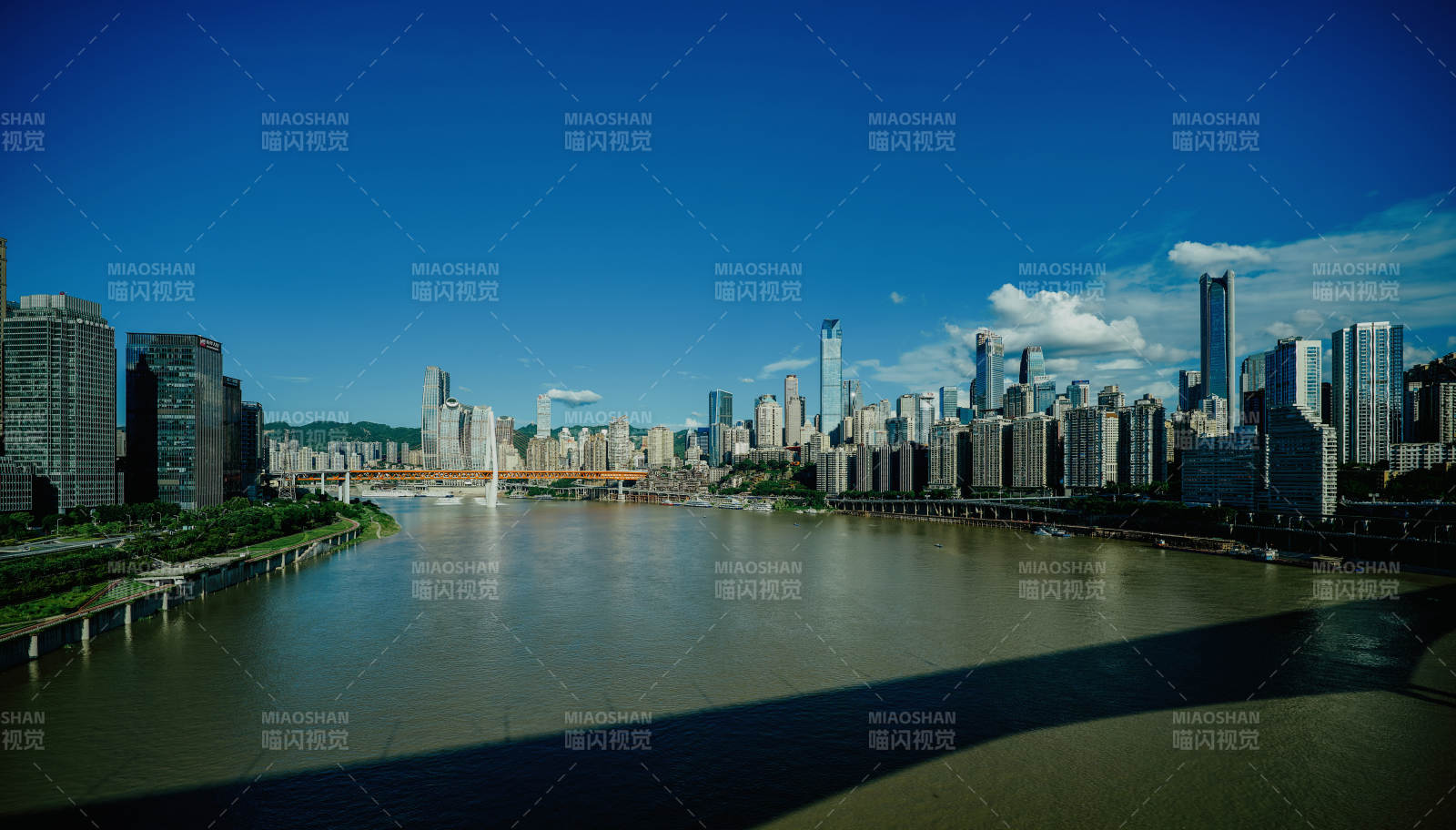 重慶城市江景 高樓林立