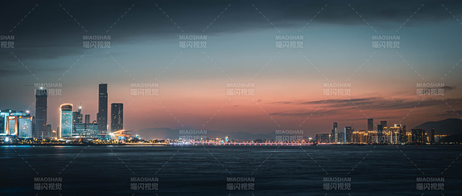 海濱城市夜景