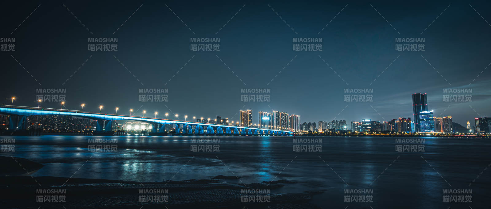 夜景橋畔燈火輝煌