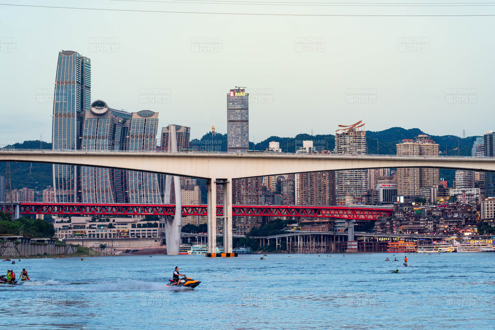 重慶千廝門大橋與城市剪影
