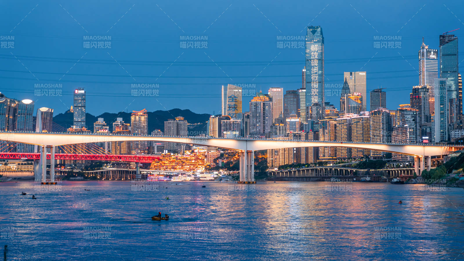 重慶夜景 橋梁與高樓輝映