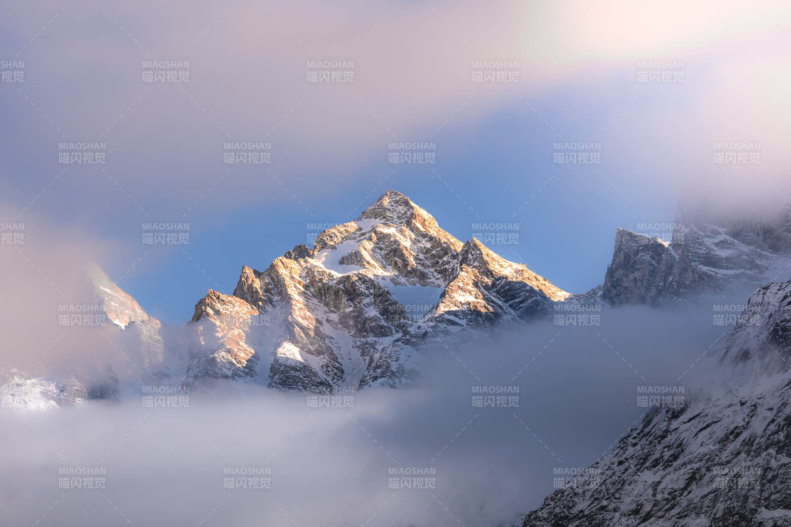畢棚溝雪山云海 日照金山
