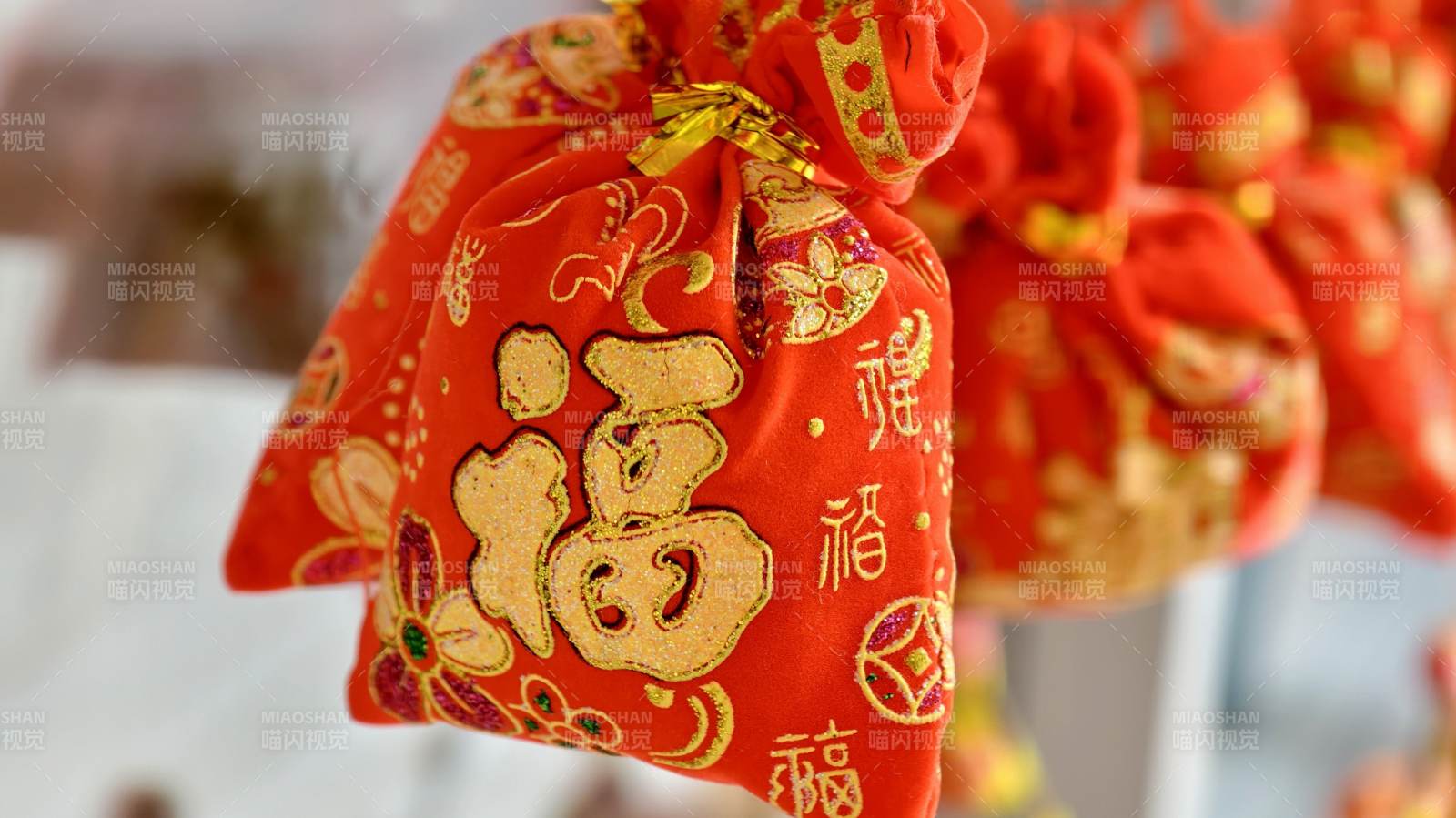紅色福袋迎新春