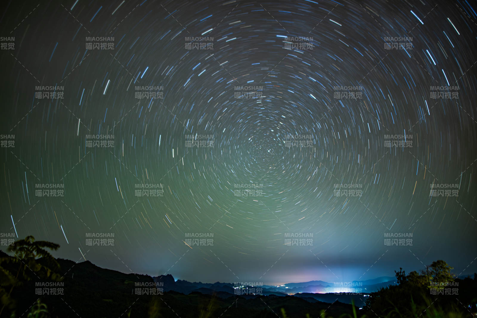 星空軌跡夜景圖