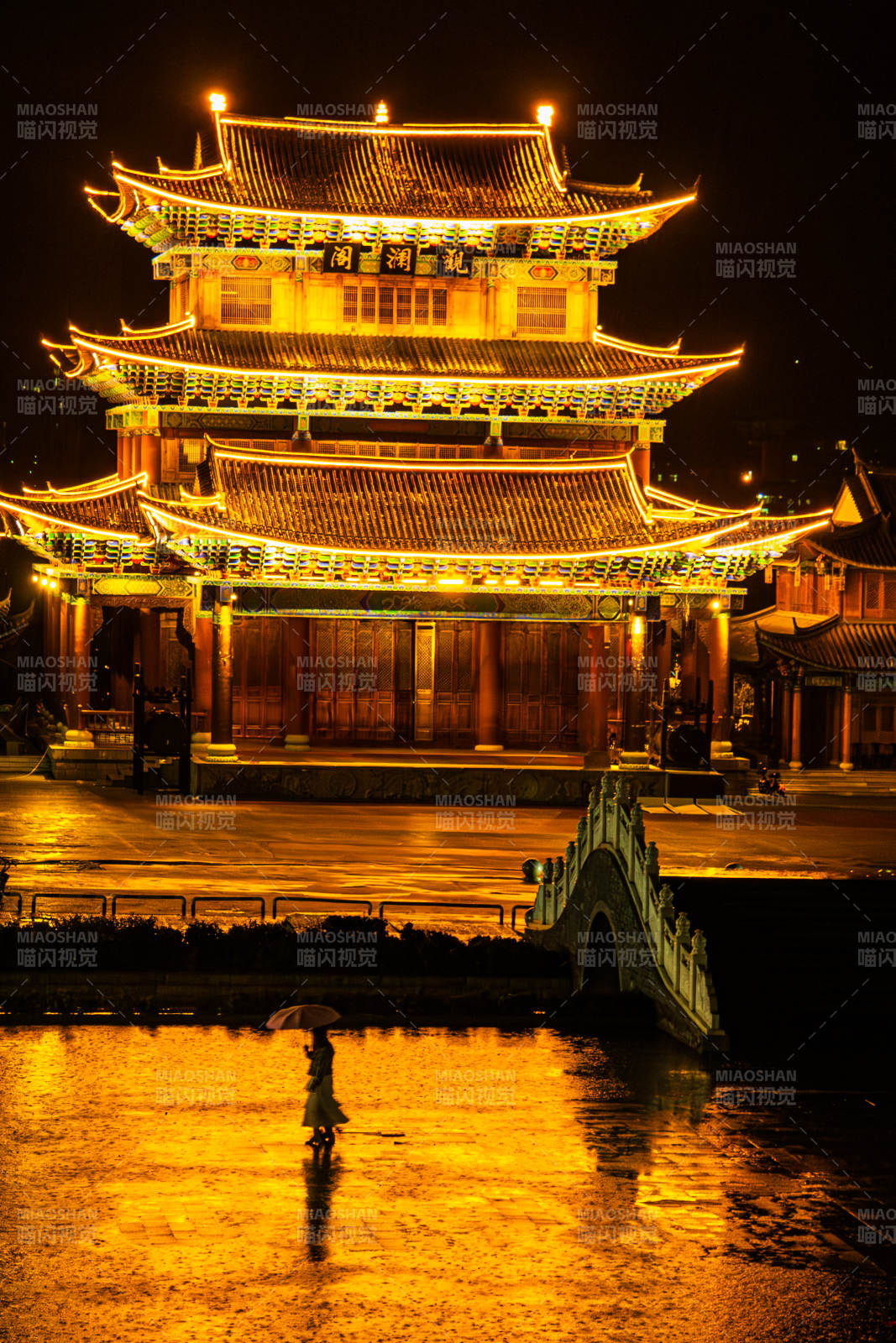 夜色雨中觀瀾閣-云南普洱瀾滄