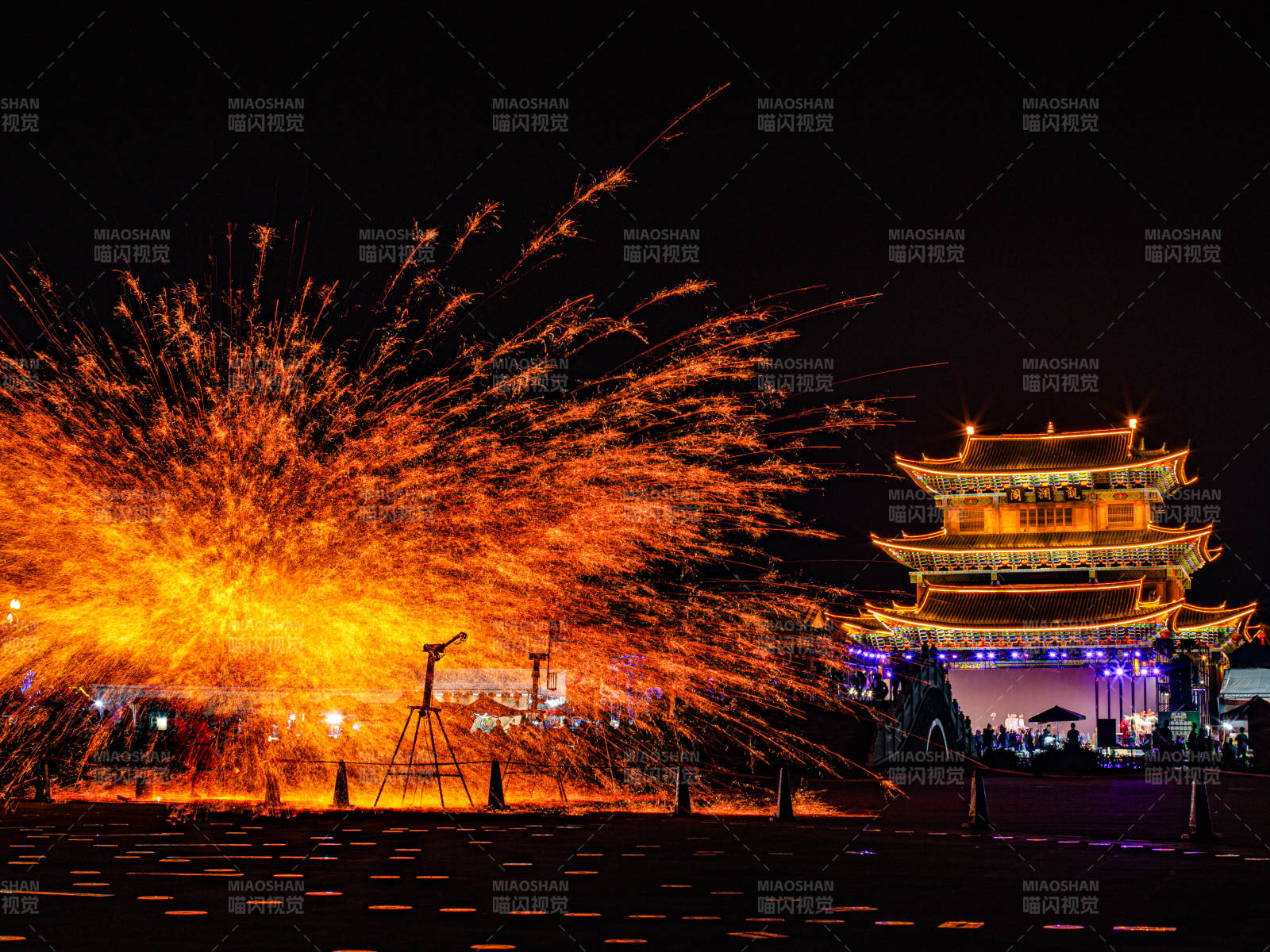 觀瀾閣打鐵花，云南普洱瀾滄