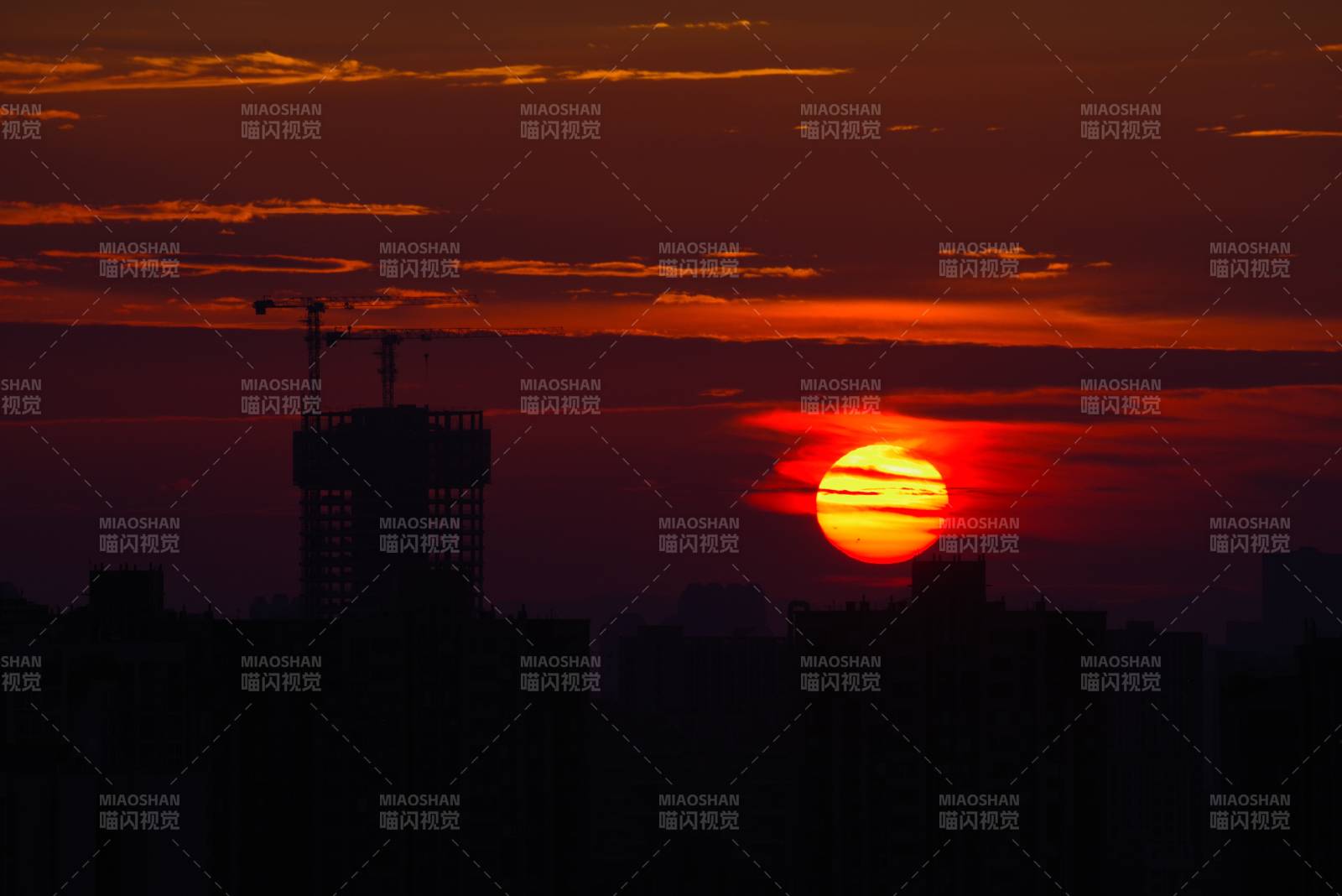 城市黃昏 夕陽映照高樓
