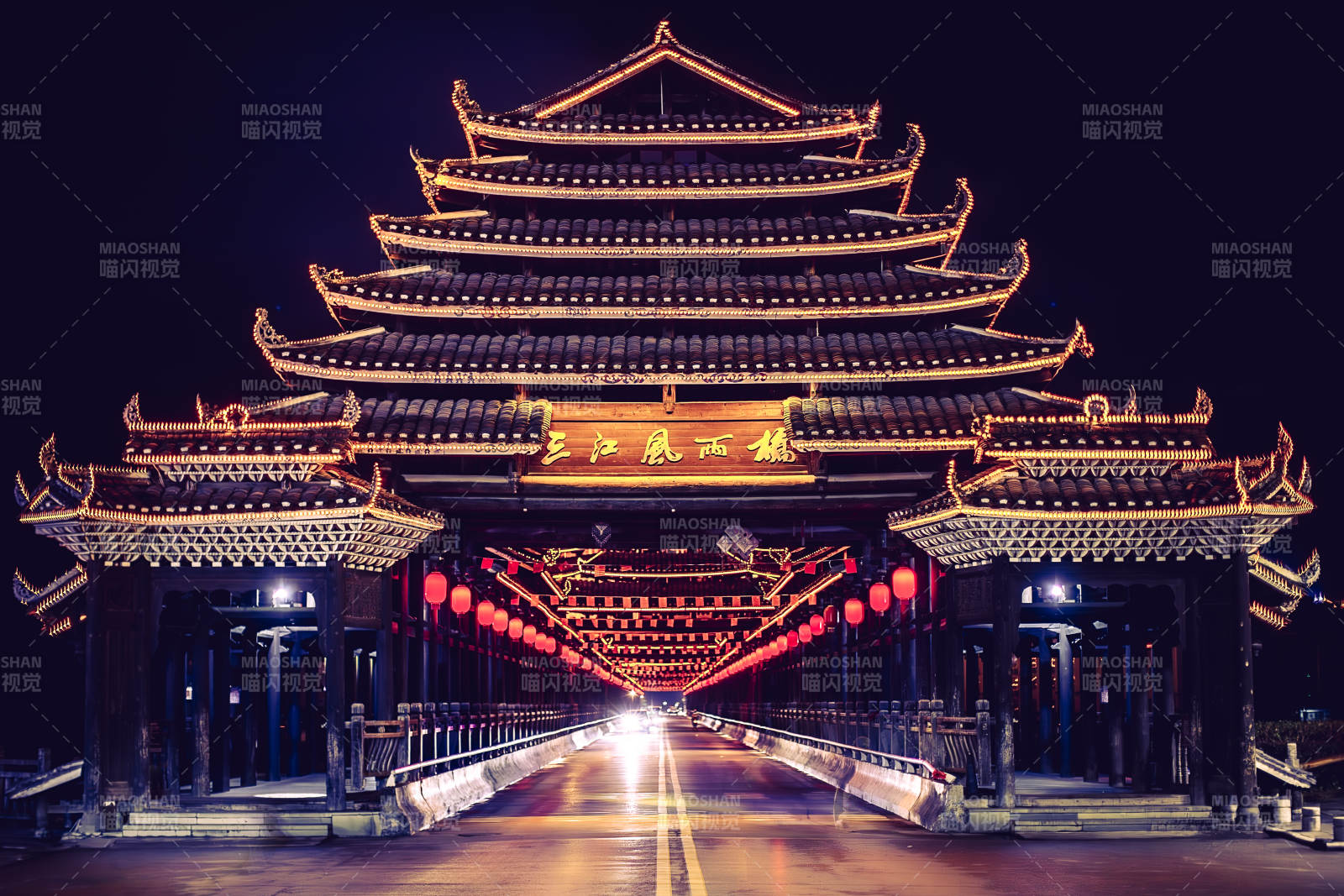 三江風(fēng)雨橋夜景燈光璀璨