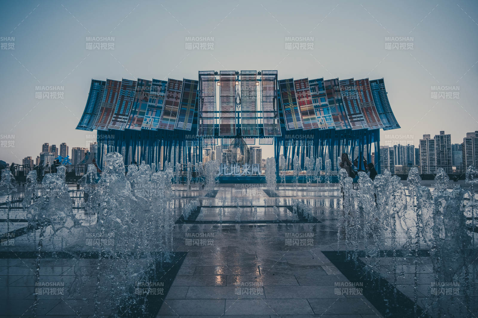 重慶來(lái)福士城市藝術(shù)納涼新地標(biāo)