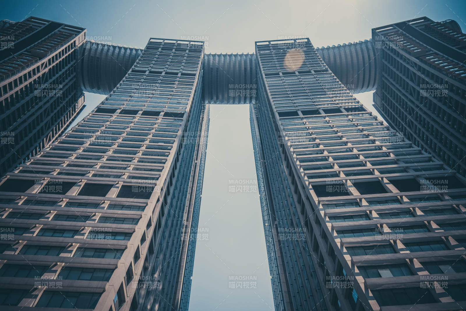 現(xiàn)代高樓的仰視視角