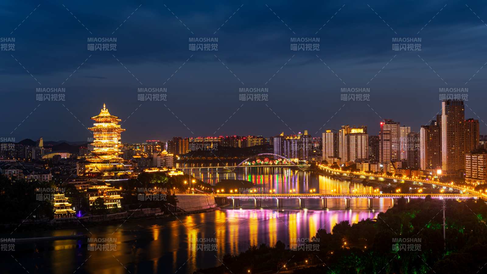 綿陽夜景璀璨 江畔燈火輝煌