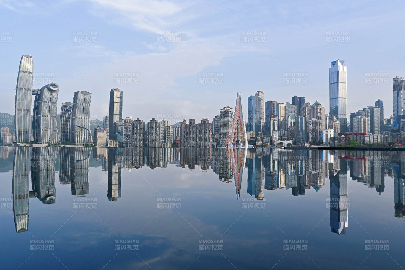 重慶城市天際線倒影美景