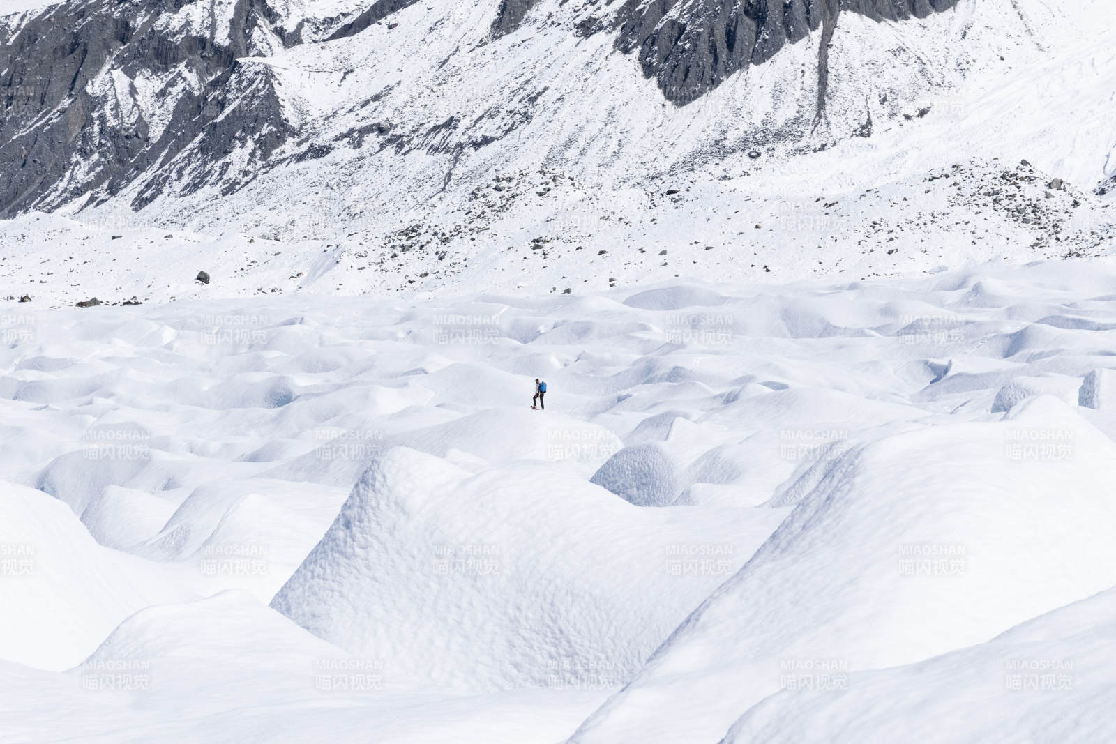雪山探險(xiǎn)者