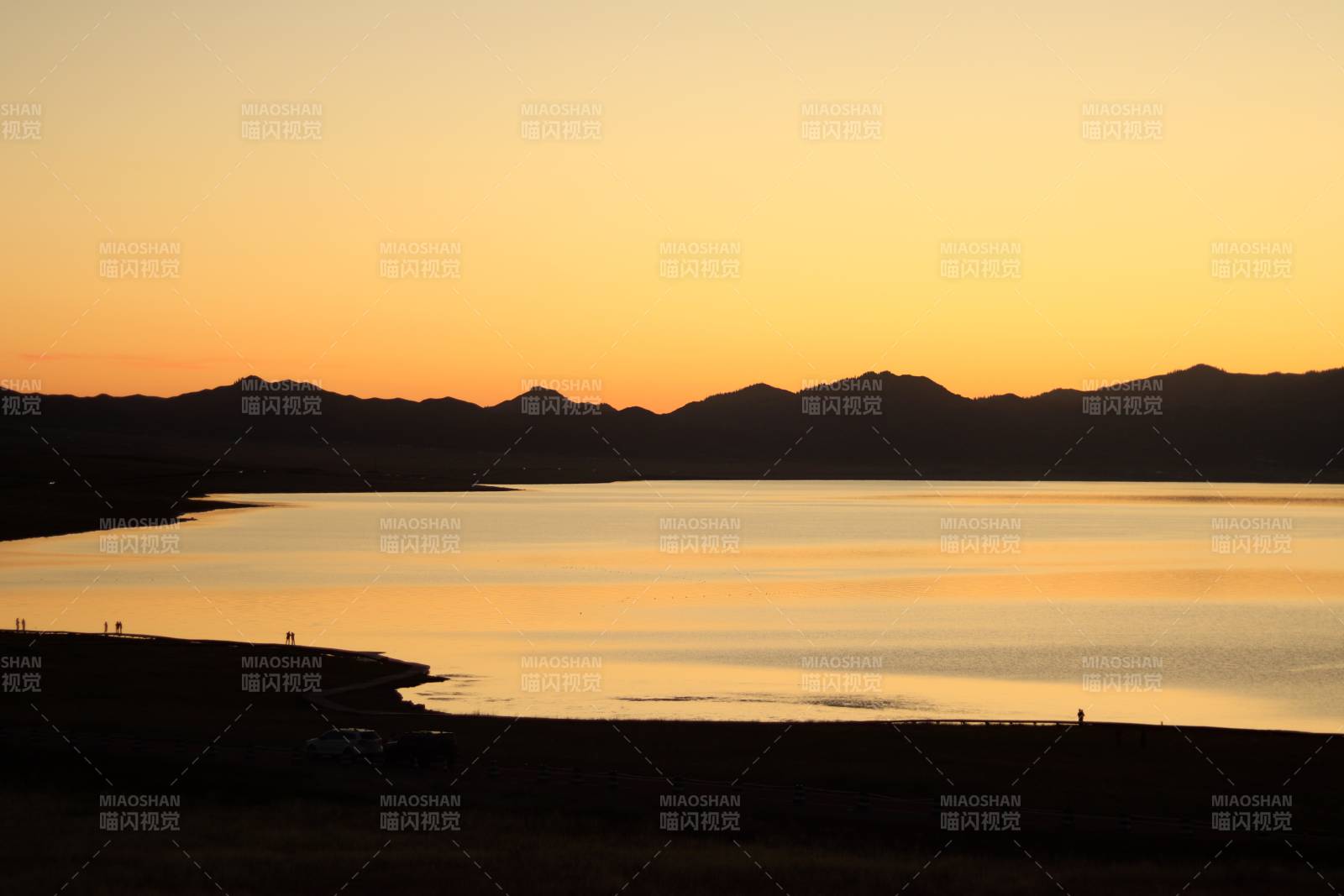 賽里木湖日出 靜謐