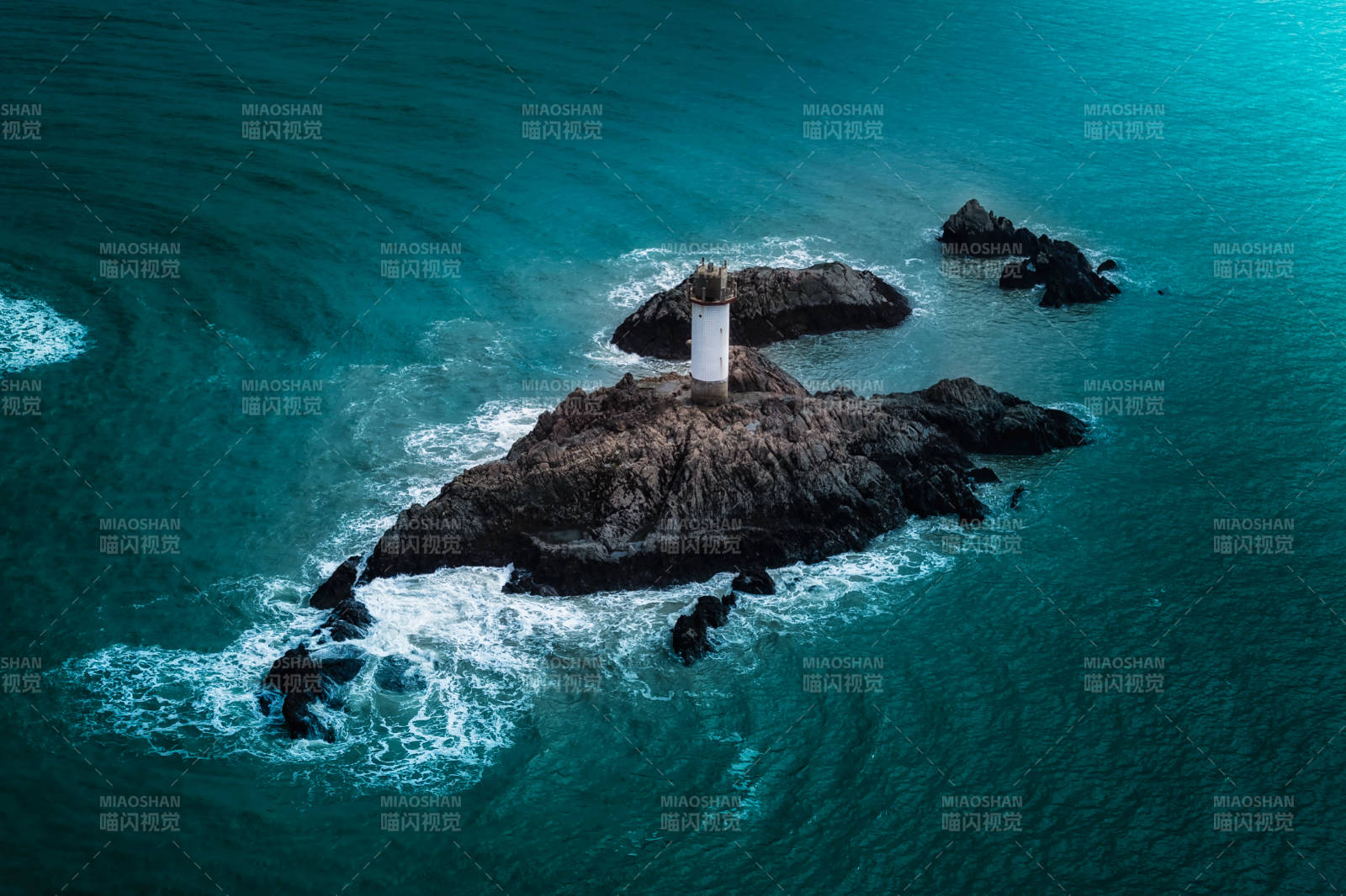 孤島燈塔 碧海環(huán)繞 福建霞浦