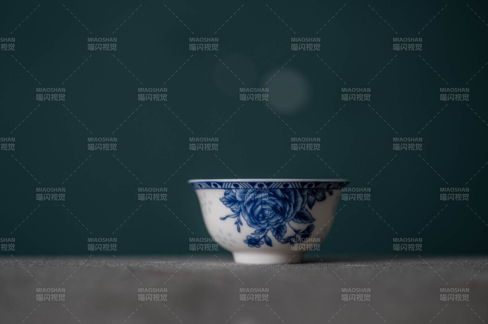 青花瓷杯靜謐之美