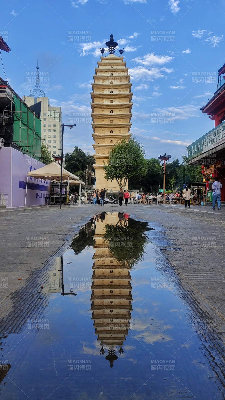 古塔倒影 晴空萬里-昆明東西寺塔