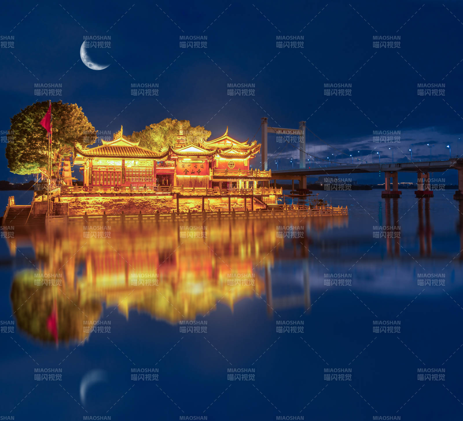 藍調時刻的金山寺與洪塘大橋同框