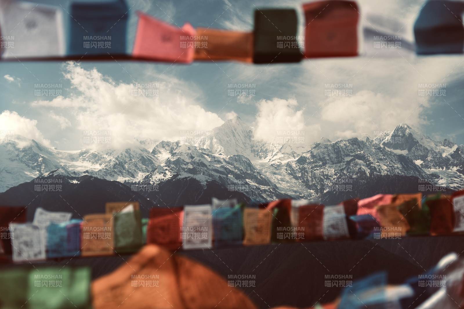 雪山  經(jīng)幡  信仰——梅里雪山