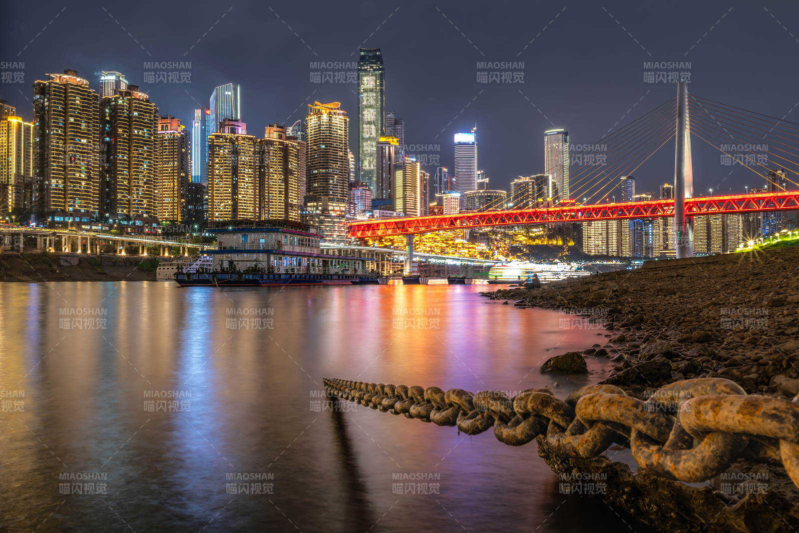 重慶夜景江畔-千廝門大橋