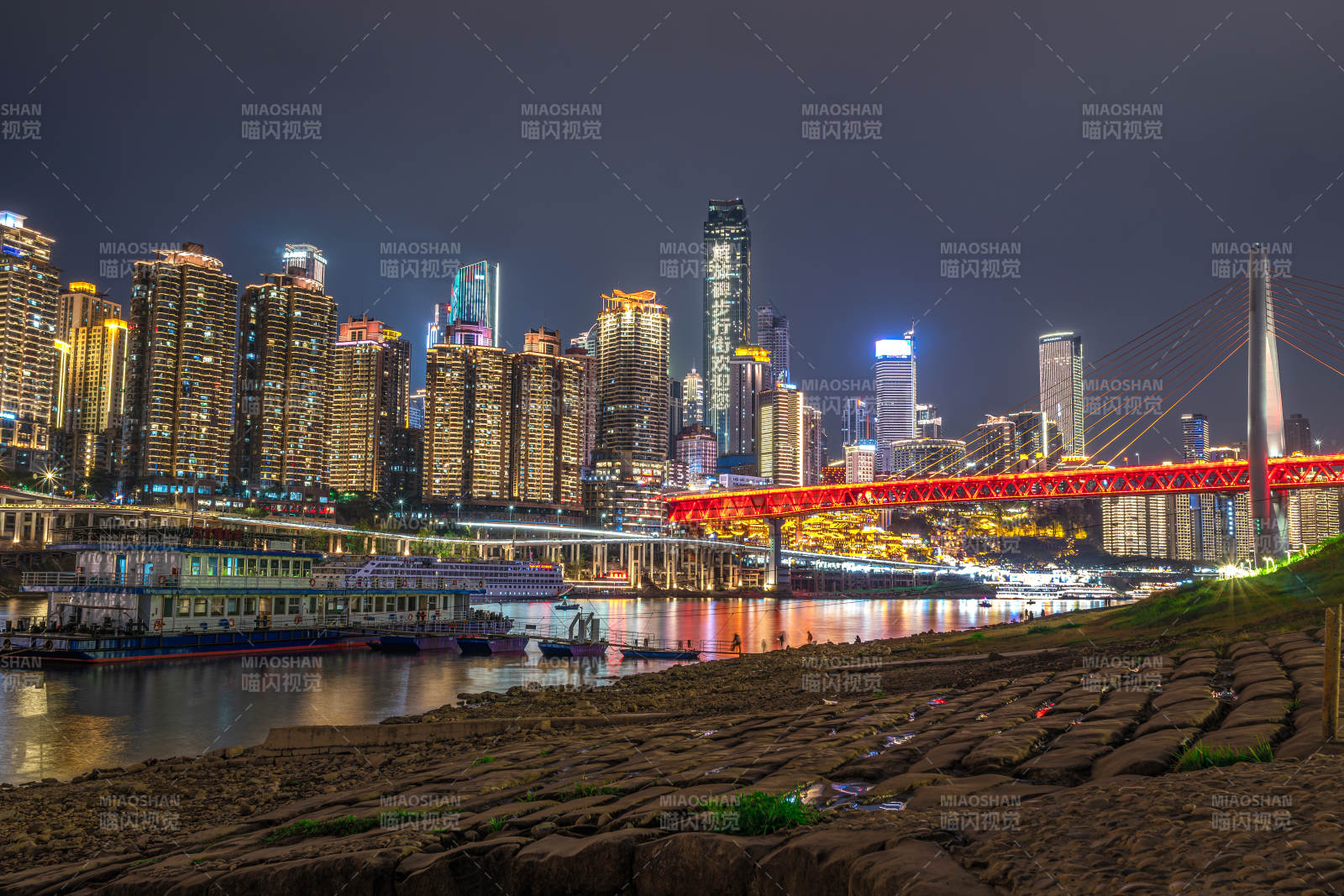 重慶夜景下千廝門大橋