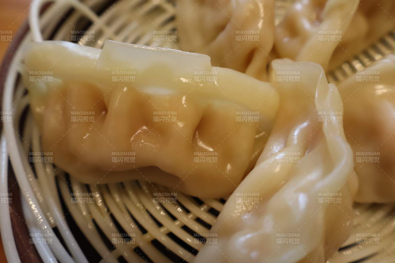 蒸餃特寫 熱氣騰騰
