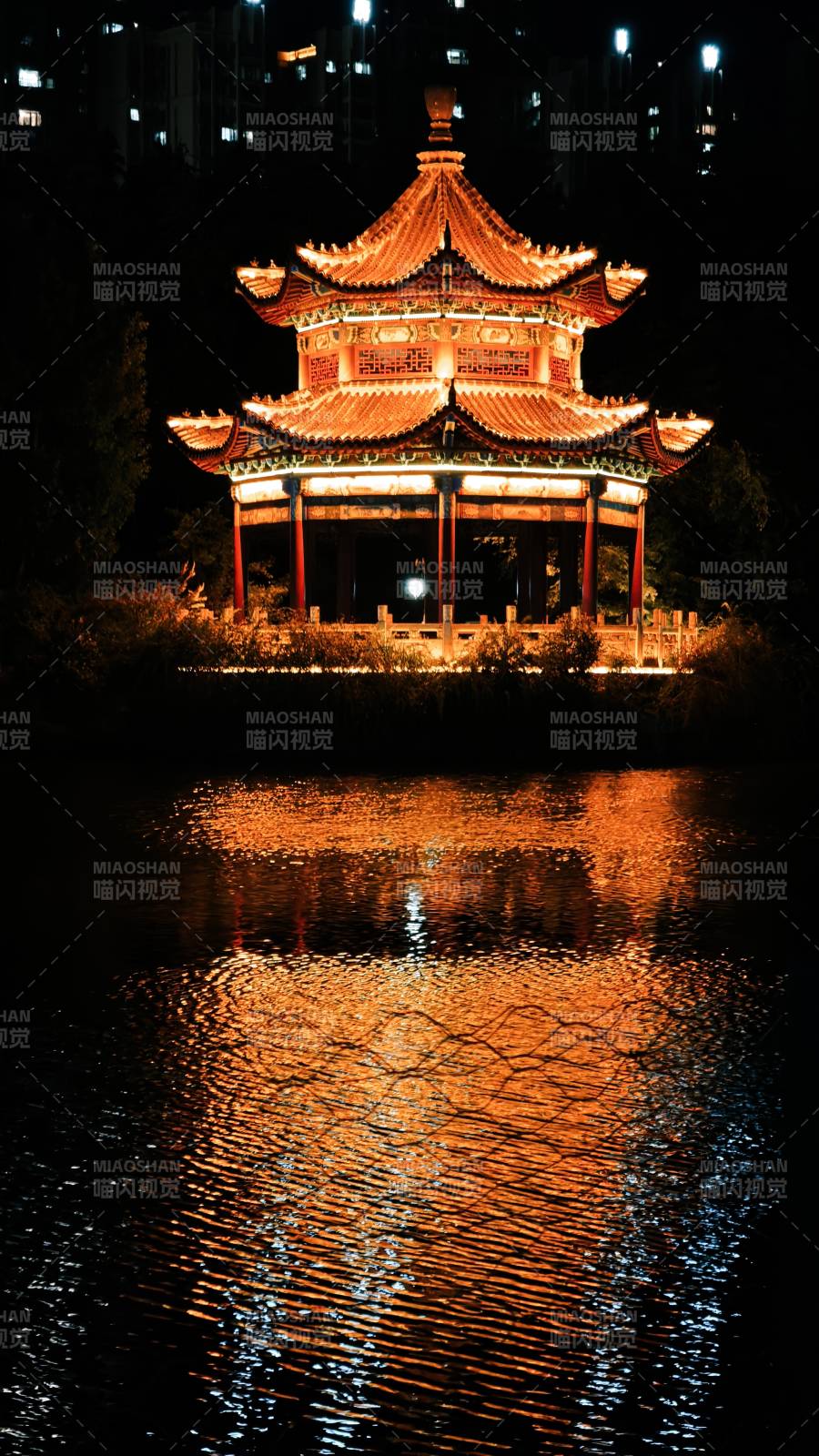 夜色中的古典亭臺倒影（桂陽縣文化園）
