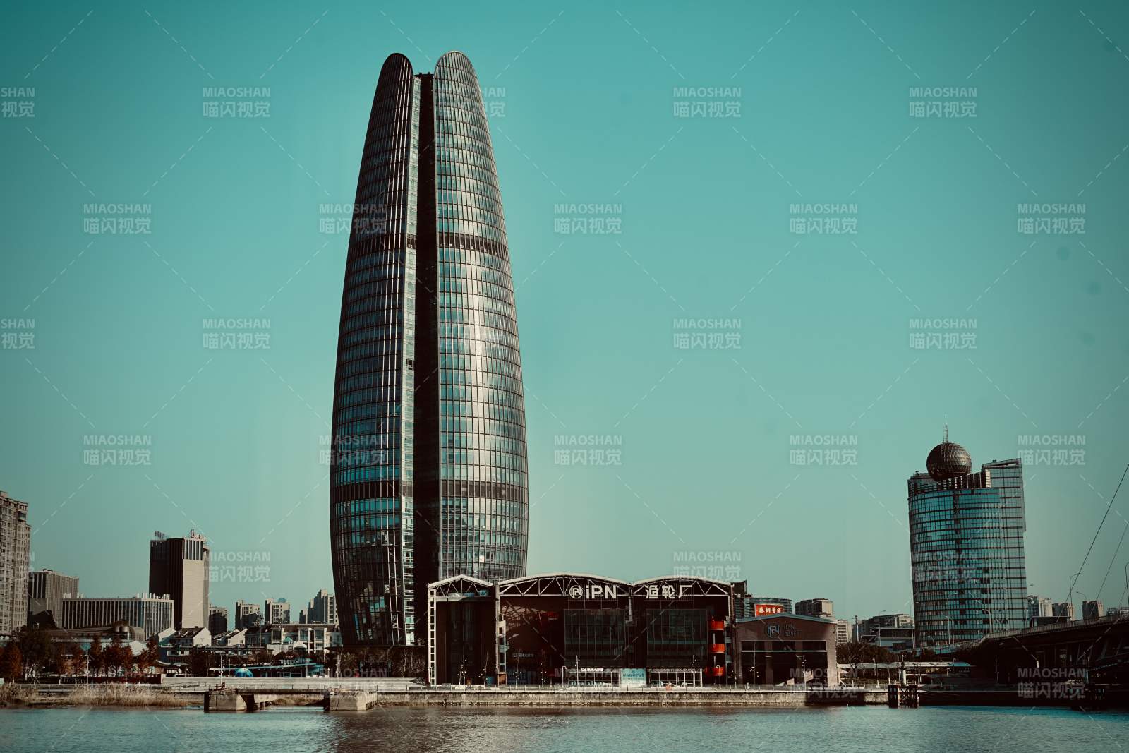 寧波 現代城市高樓與水景