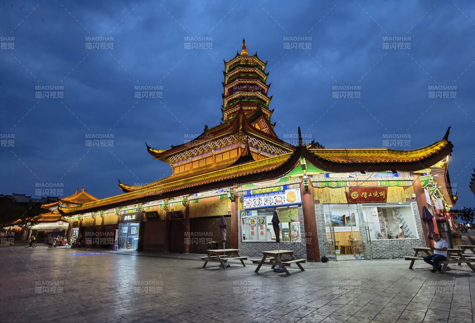 古塔夜景 繁華街市（太湖古鎮）