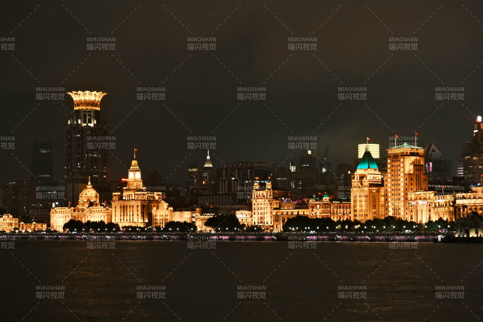 夜幕下的上海外灘風(fēng)光