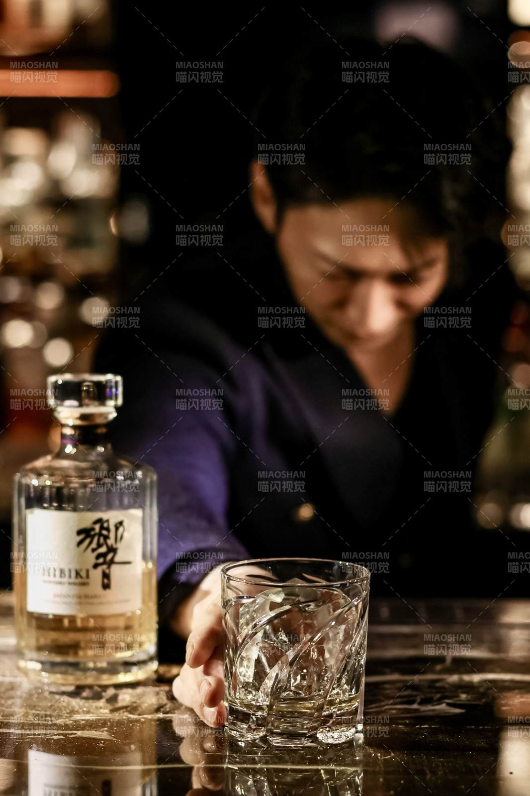 調(diào)酒師與威士忌的靜謐時光