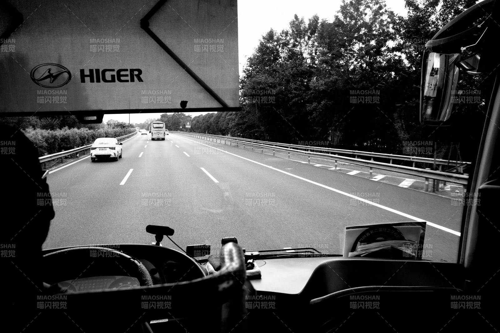 高速公路上的行駛瞬間