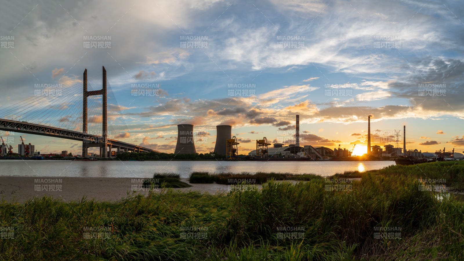 夕陽下的閔浦大橋