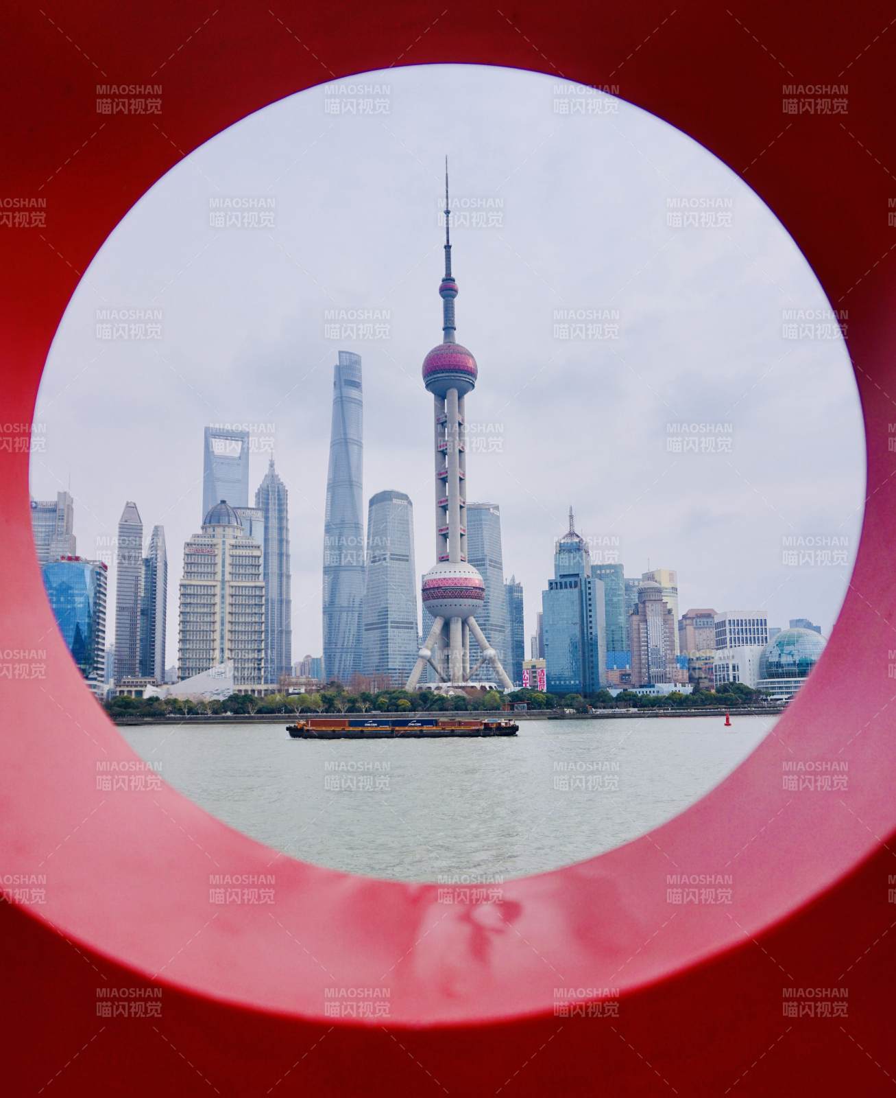 東方明珠塔與上海天際線