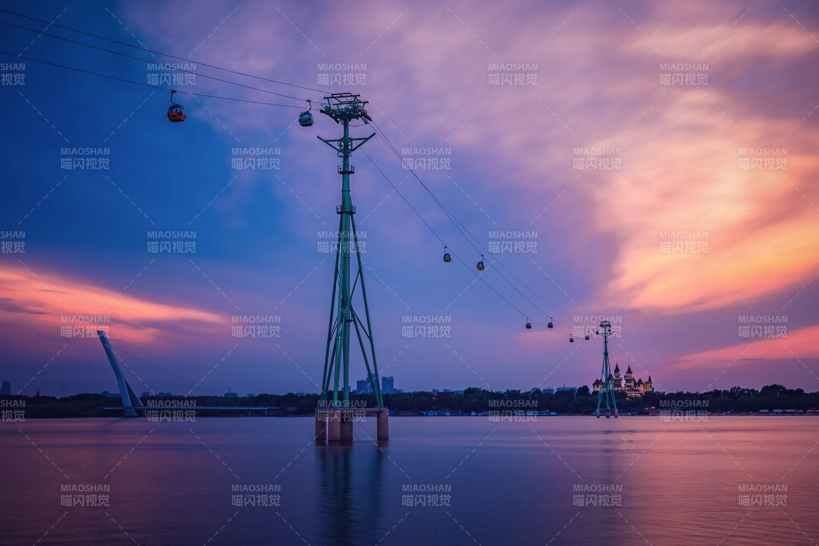湖畔纜車夕陽美景