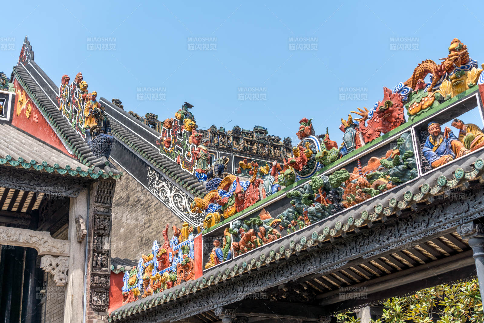 廣州陳家祠的古建筑彩繪屋脊