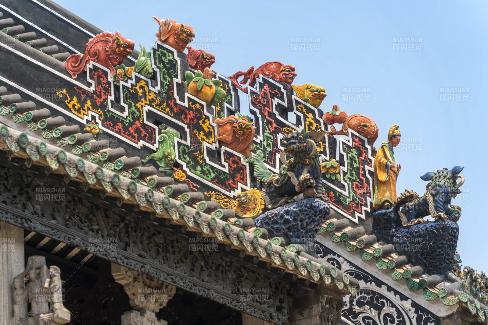 廣州陳家祠的古建筑屋脊彩繪裝飾