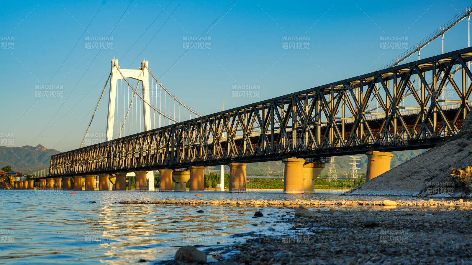 橫跨北京與河北的懷來大橋跨河大橋夕陽美景