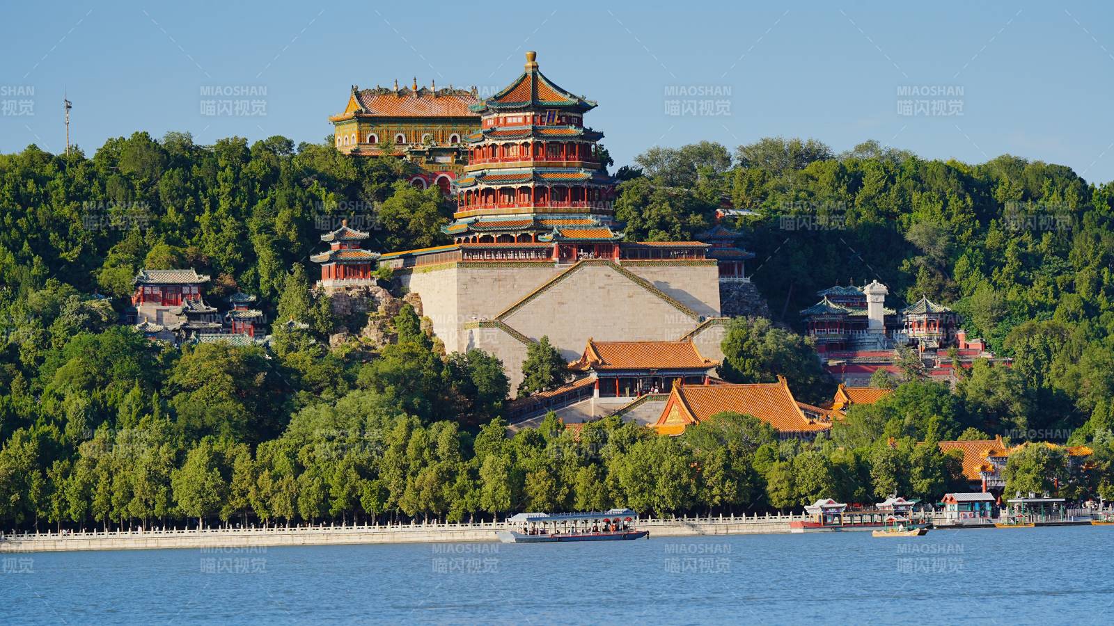 頤和園湖畔古建筑群景