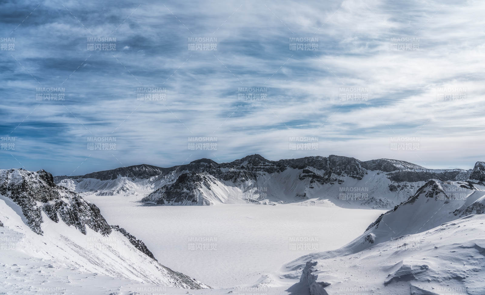 長(zhǎng)白山天池雪景