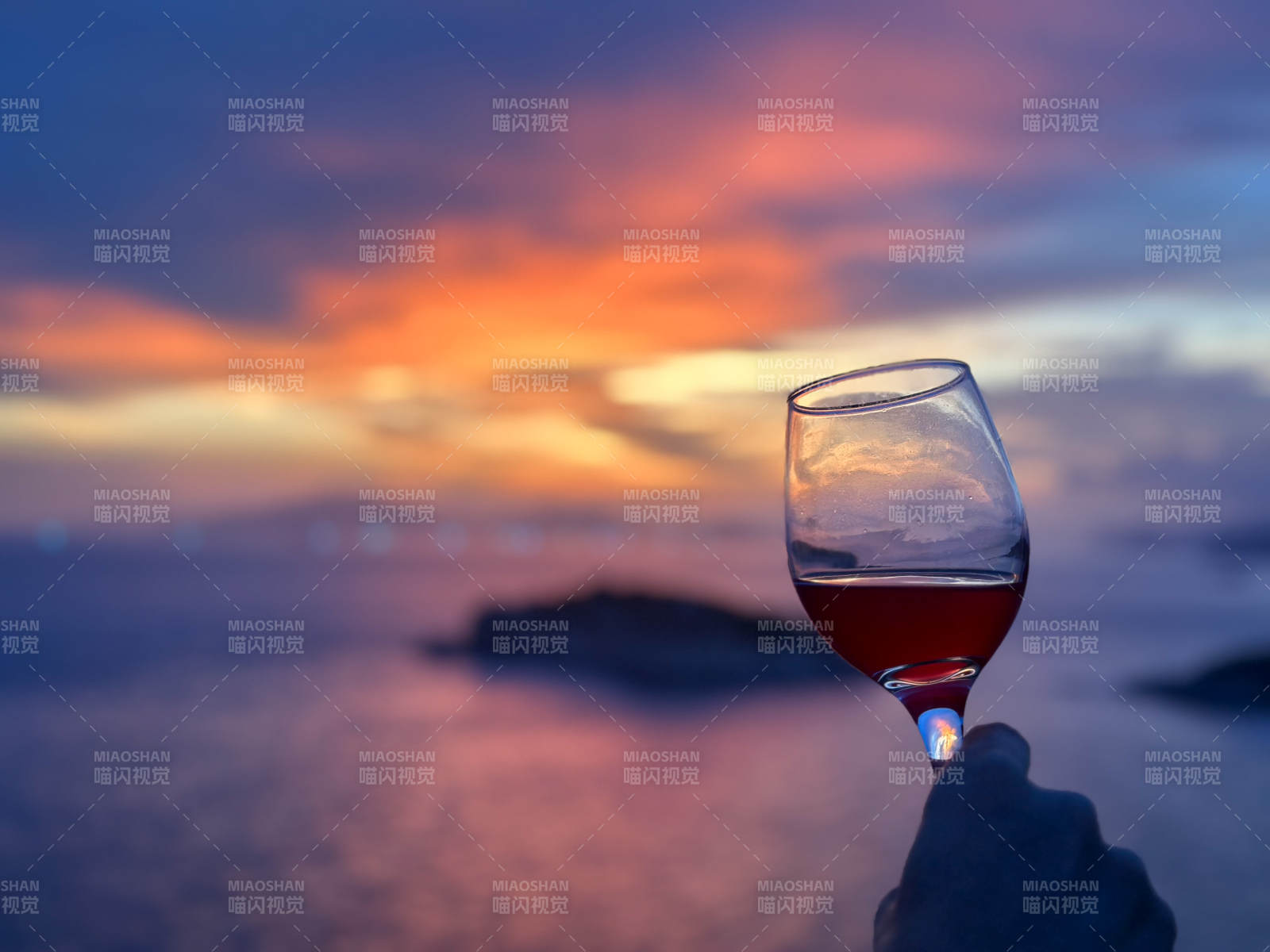 夕陽下的紅酒時光