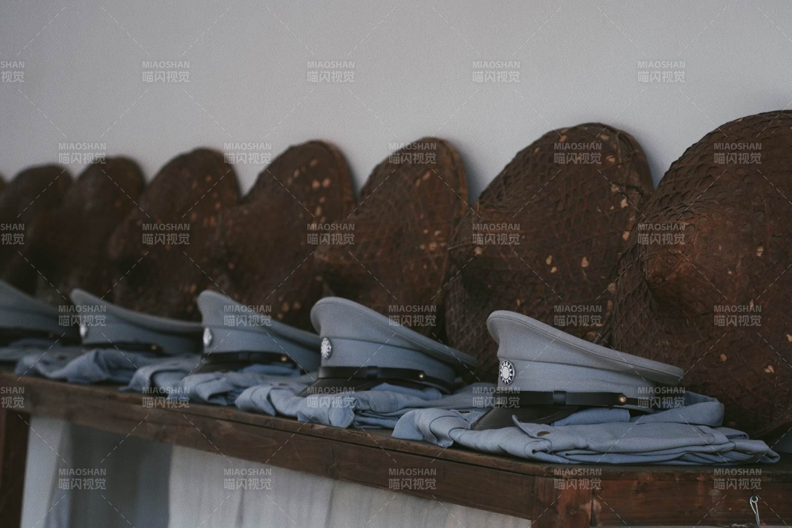 軍帽與制服陳列展示