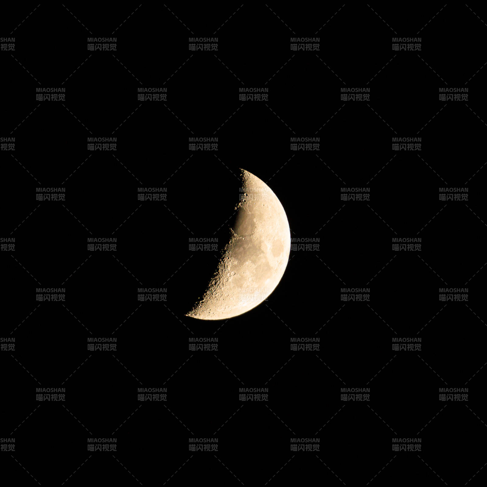新月夜空 靜謐之美