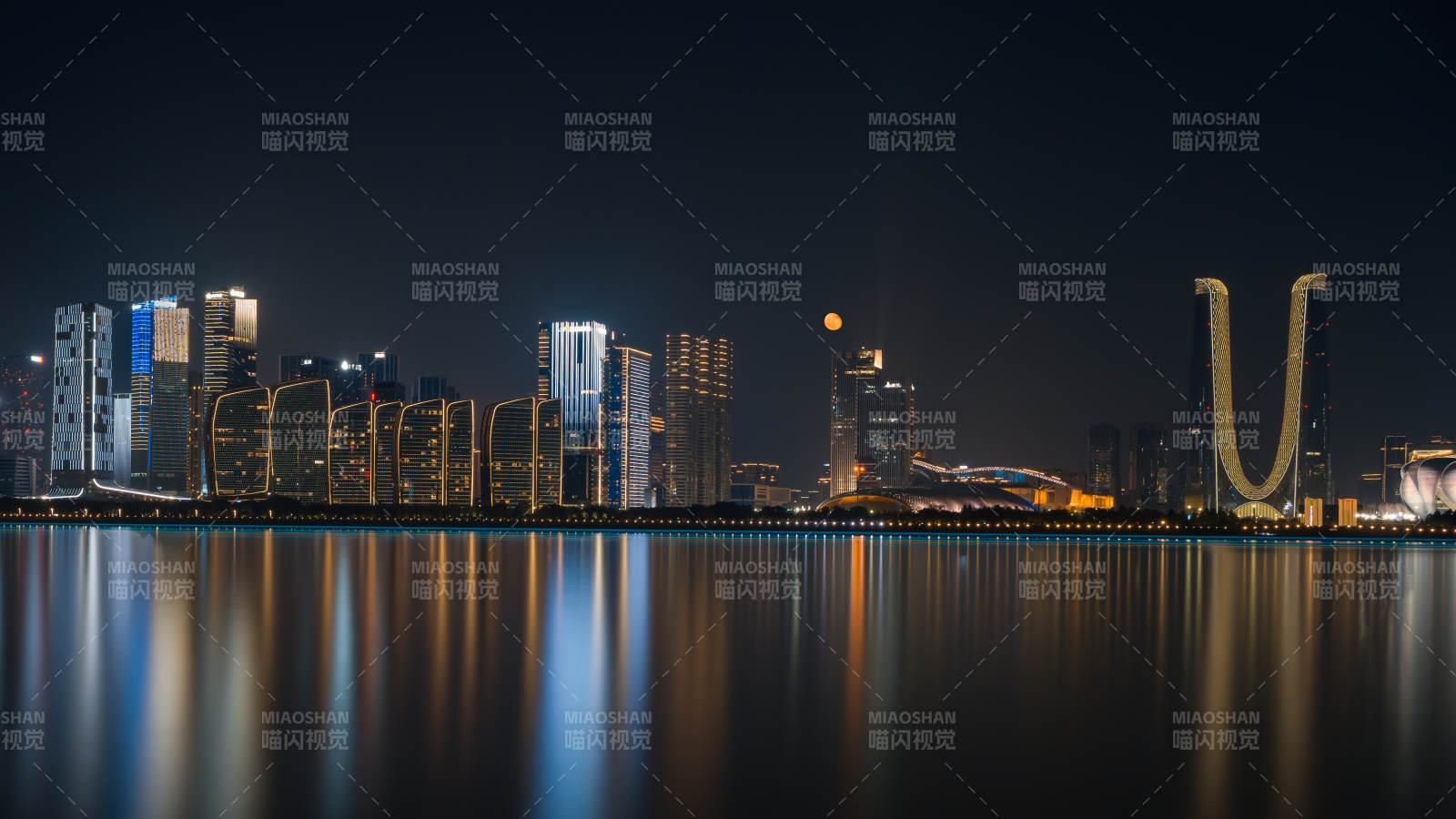 杭州錢江新城夜幕下的城市倒影